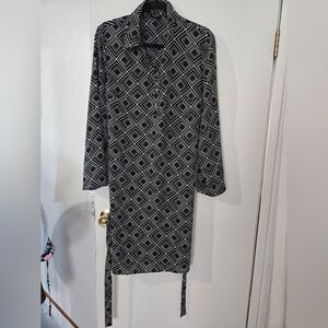 Size 14 Jones New York Black and White Patterned Dress. Ties. Buttons